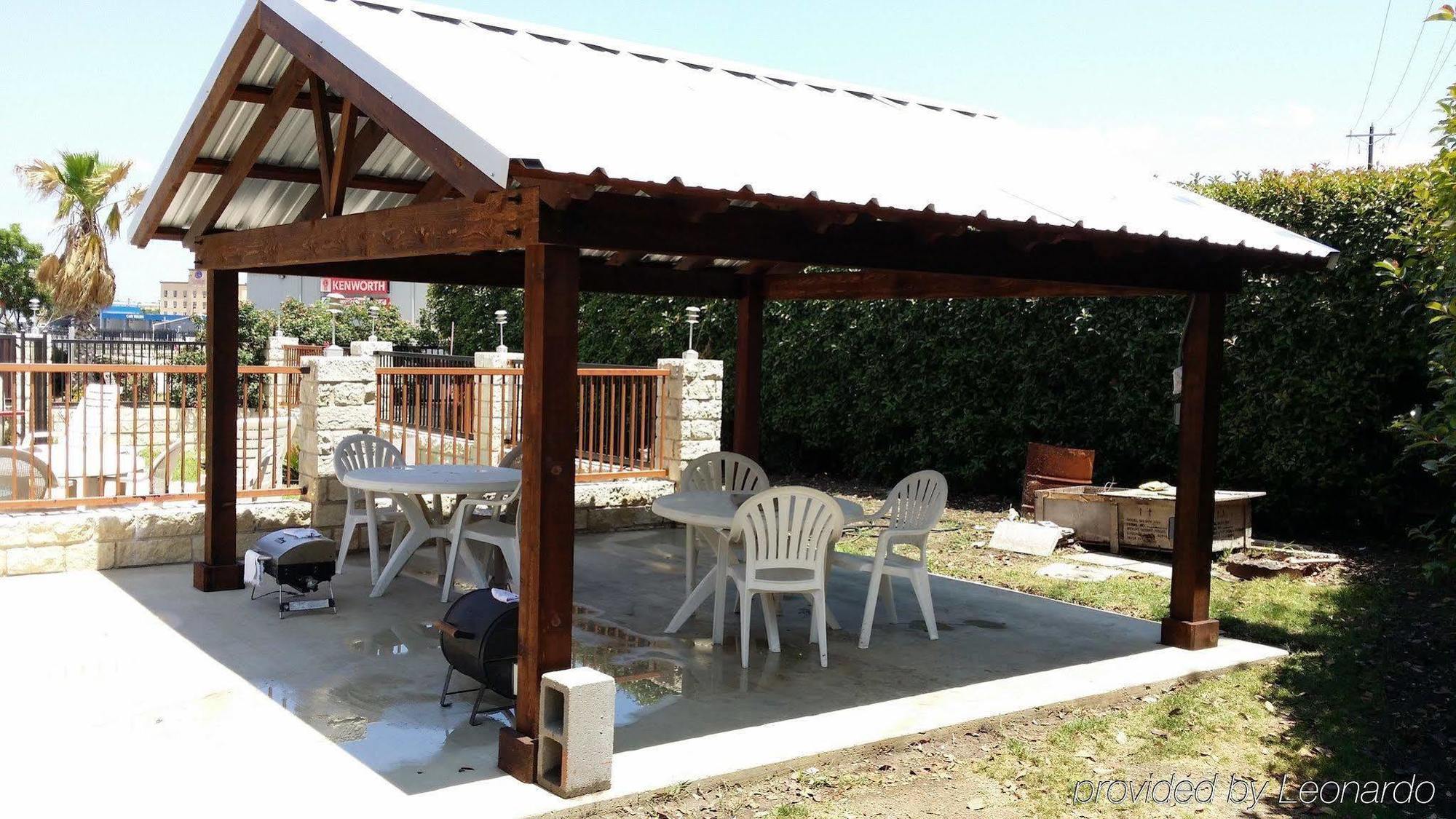 Americas Best Value Inn Buda Luaran gambar